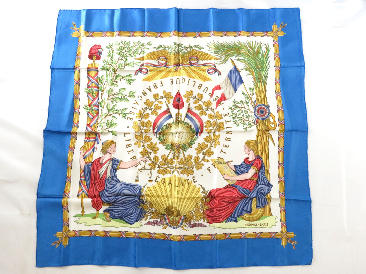 HERMES Carré Hermès Large Format Scarf Carré Scarf